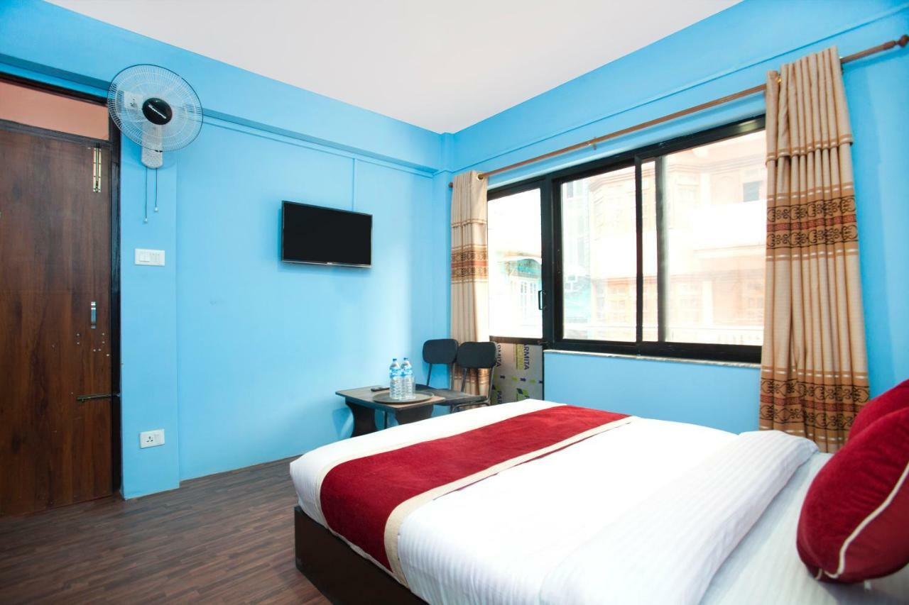 Hotel Crossroads Catmandu Exterior foto